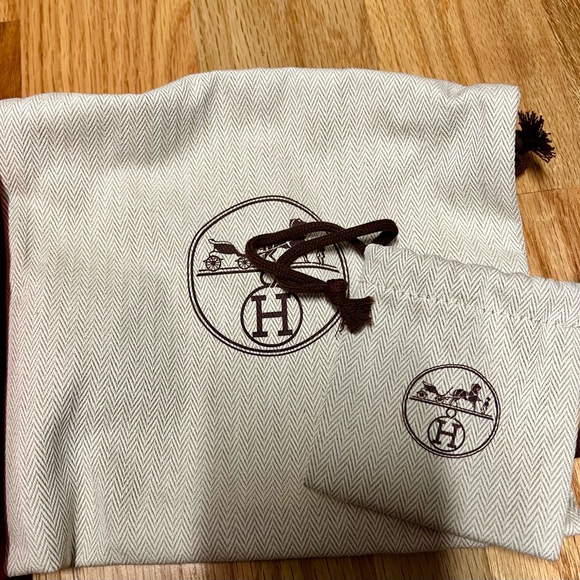 Hermes Constance 38mm Noir/Gold Belt size 80 Authentic Box and Dustbag included - Picture 10 of 11